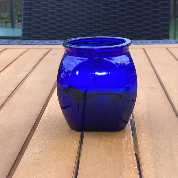 Vintage scented candle in blue glass jar - Picture 6 of 10